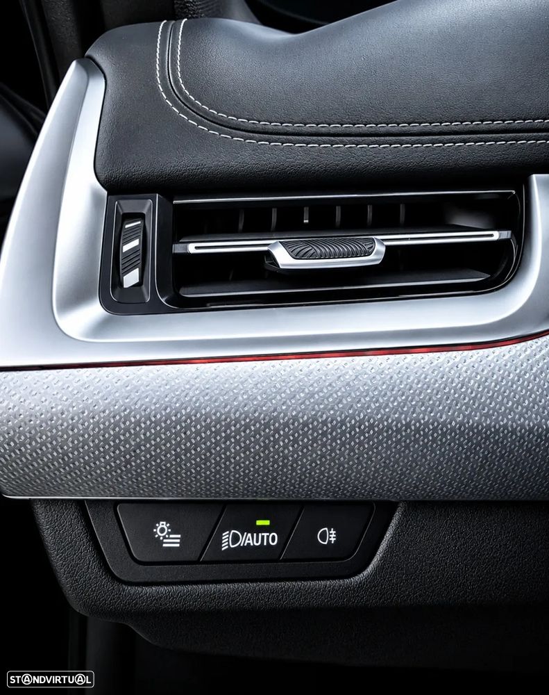 BMW iX1 xDrive30 M Sport Pack - 24