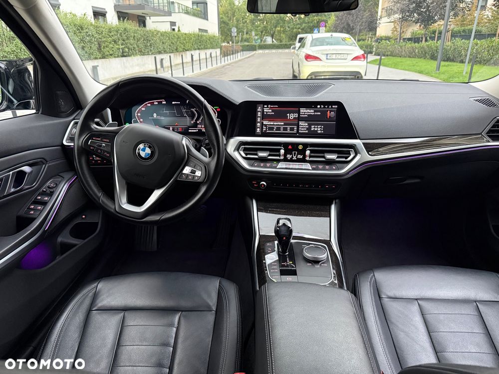 BMW Seria 3 330e M Sport - 14
