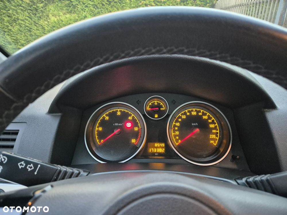 Opel Astra 1.9 CDTI DPF Cosmo - 4