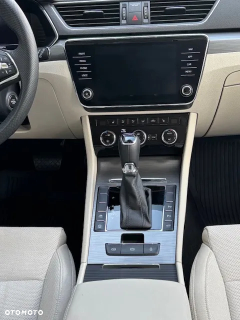 Skoda Superb 2.0 TDI SCR Style DSG - 20