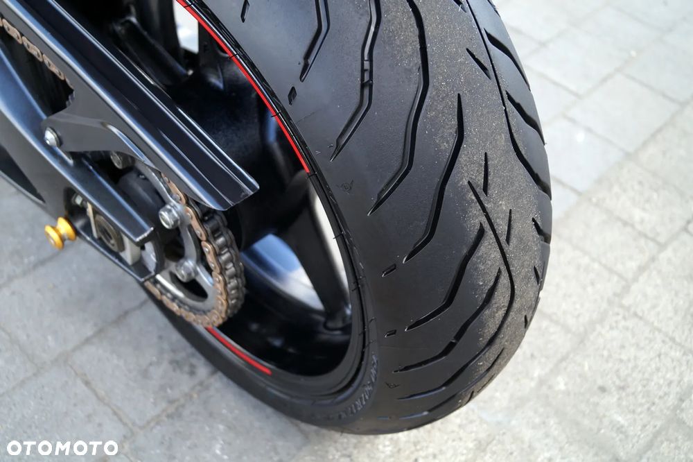 Yamaha R1 - 14