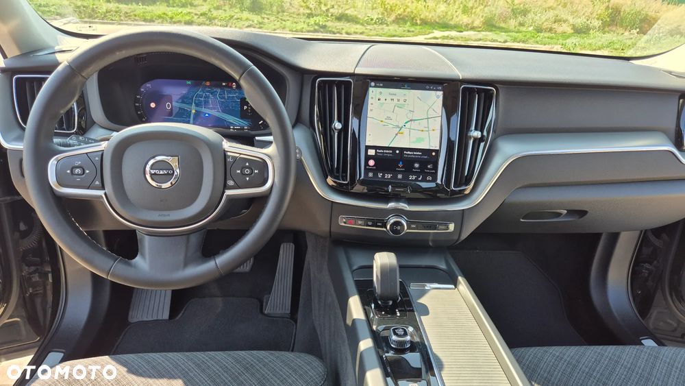 Volvo XC 60 T6 Plug-In Hybrid AWD Core - 10