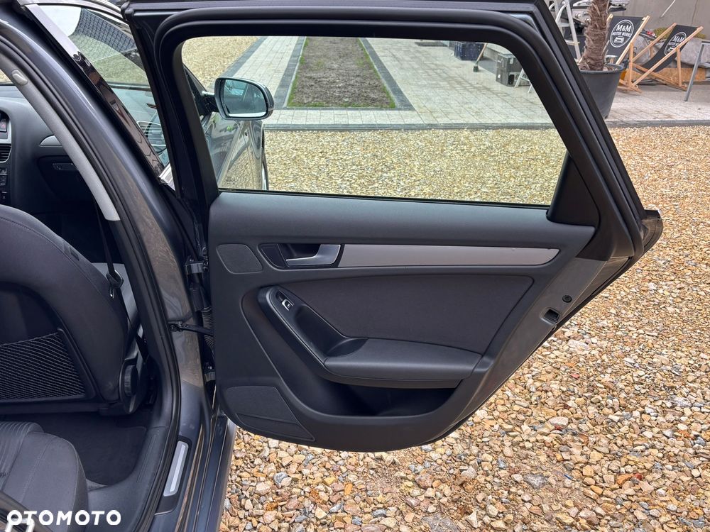 Audi A4 Avant 2.0 TDI DPF clean diesel multitronic S line Sportpaket - 29