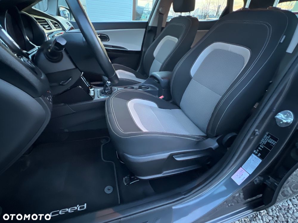Kia Ceed 1.4 CVVT Dream Team Edition - 17