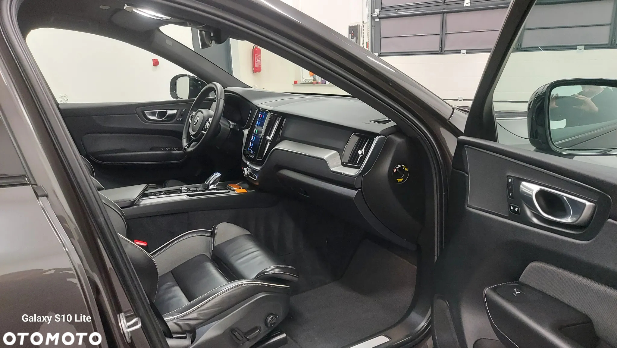 Volvo XC 60 B4 D AWD Plus Dark - 8