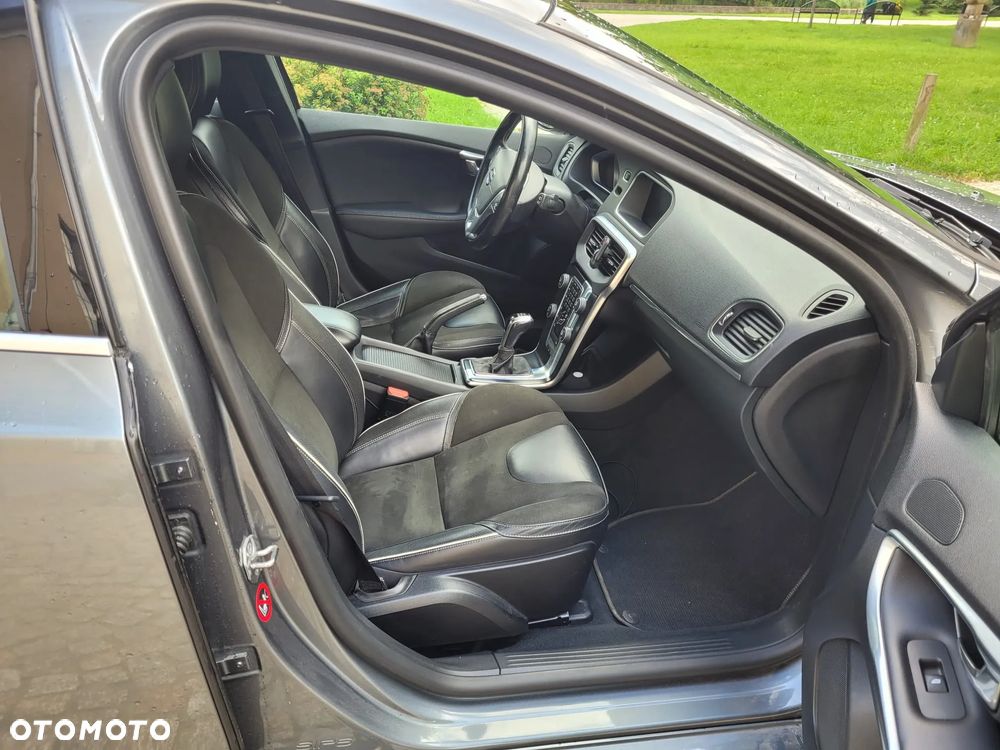 Volvo V40 D2 Drive-E R-Design Momentum - 19