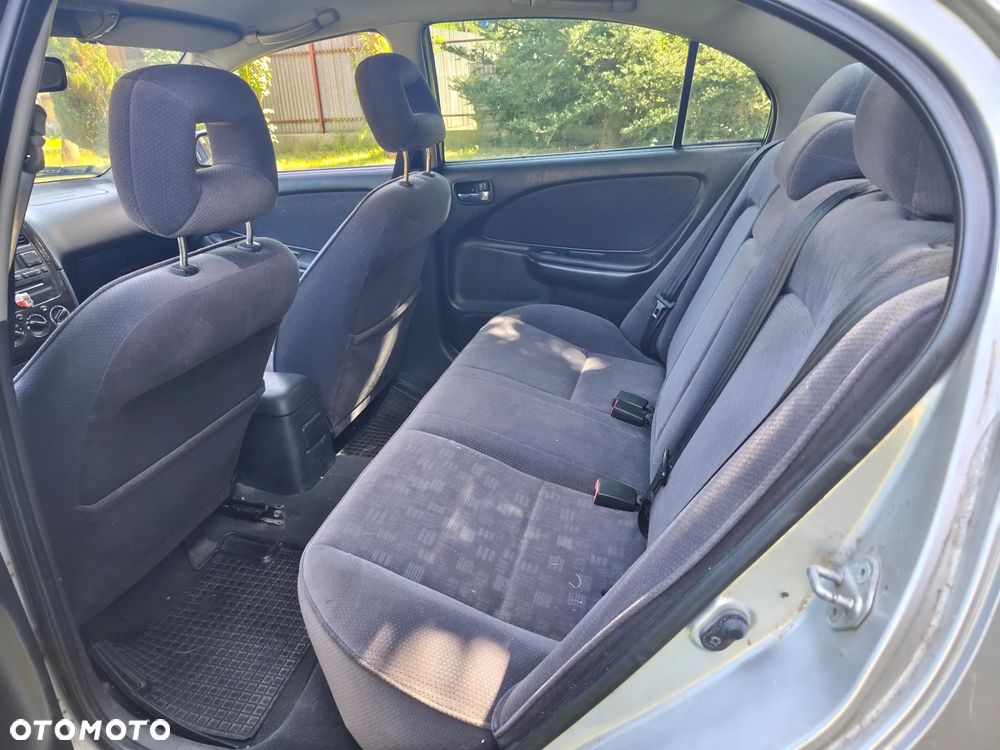 Toyota Avensis 2.0 VVT-i Sol - 9