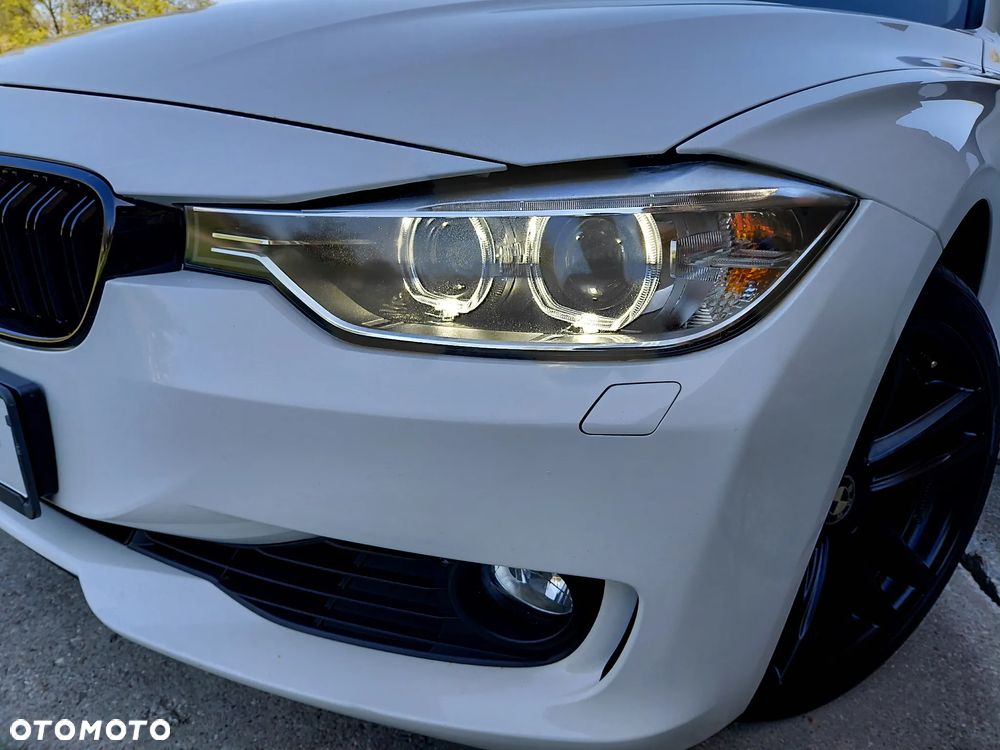 BMW Seria 3 320i Sport Line - 23