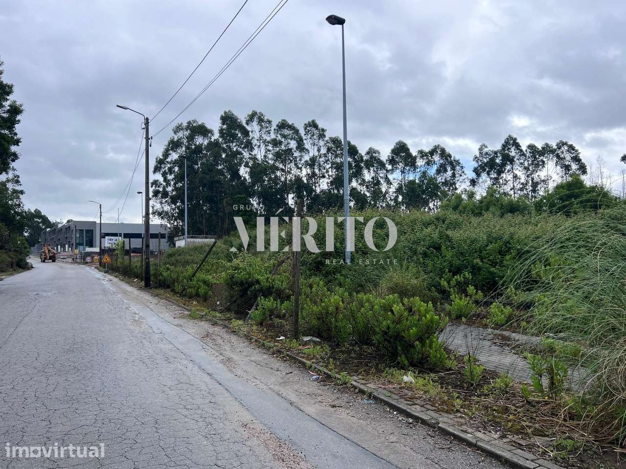 Terreno Industrial com 1.450 m2 localizado em Vilarinho das Cambas, em - Grande imagem: 4/11