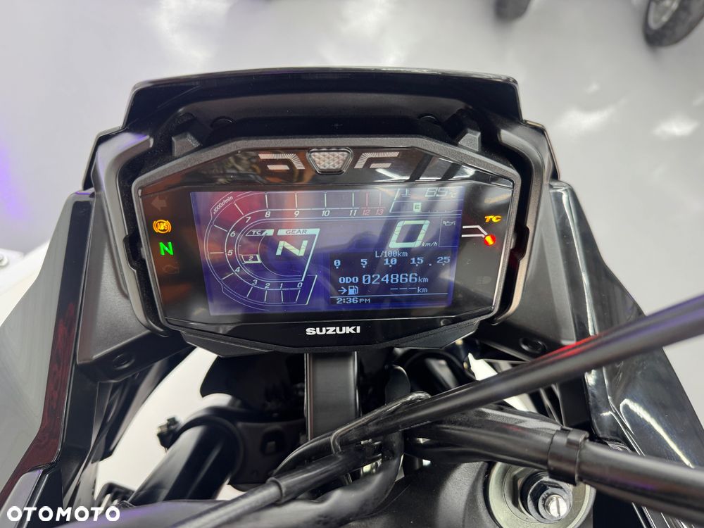Suzuki GSX - 38