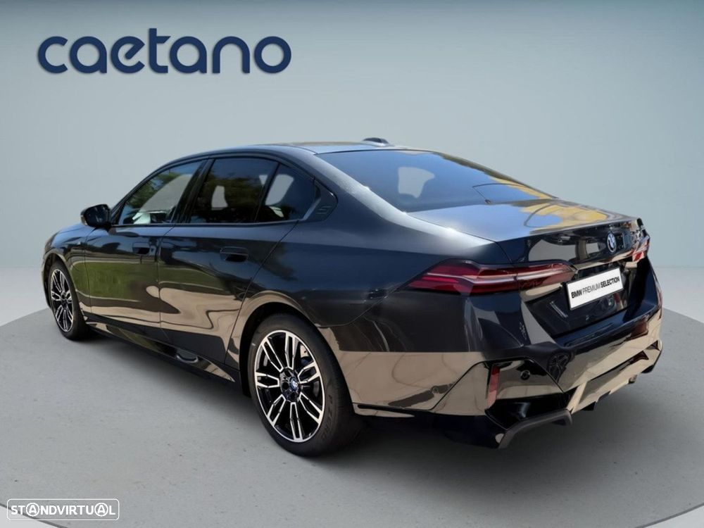 BMW 530 e Pack Desportivo M - 5