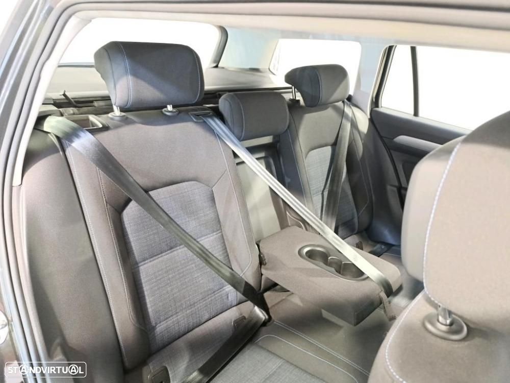 VW Passat Variant - 6