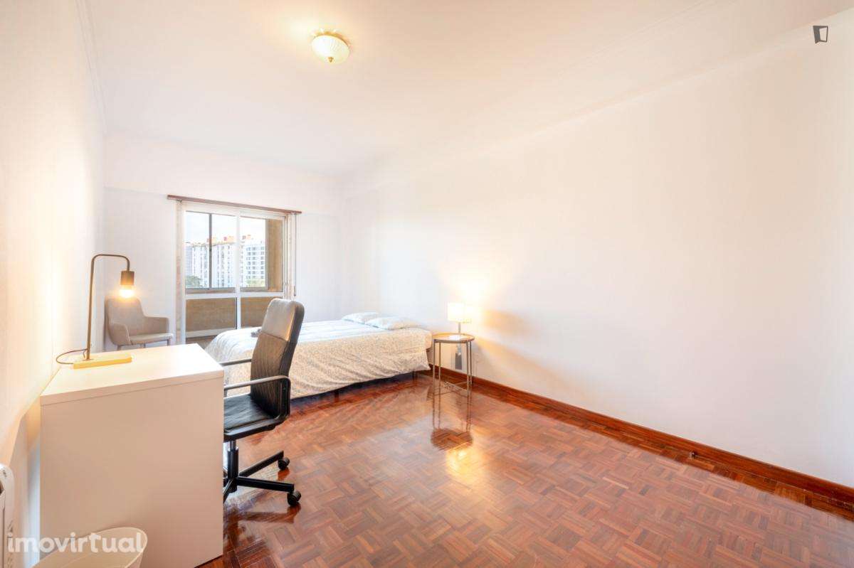 Quarto - localizado em Roma-Areeiro Lisbon - Grande imagem: 4/10