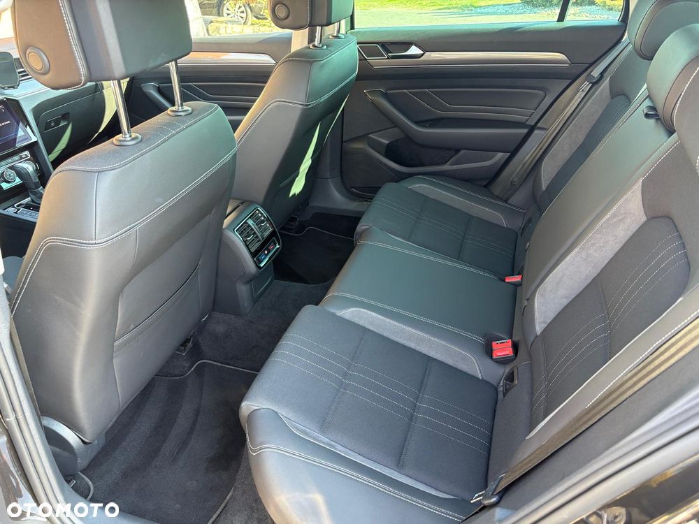 Volkswagen Passat Variant 2.0 TDI SCR 4Motion DSG Alltrack - 9
