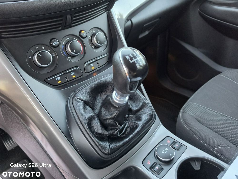 Ford Kuga - 37