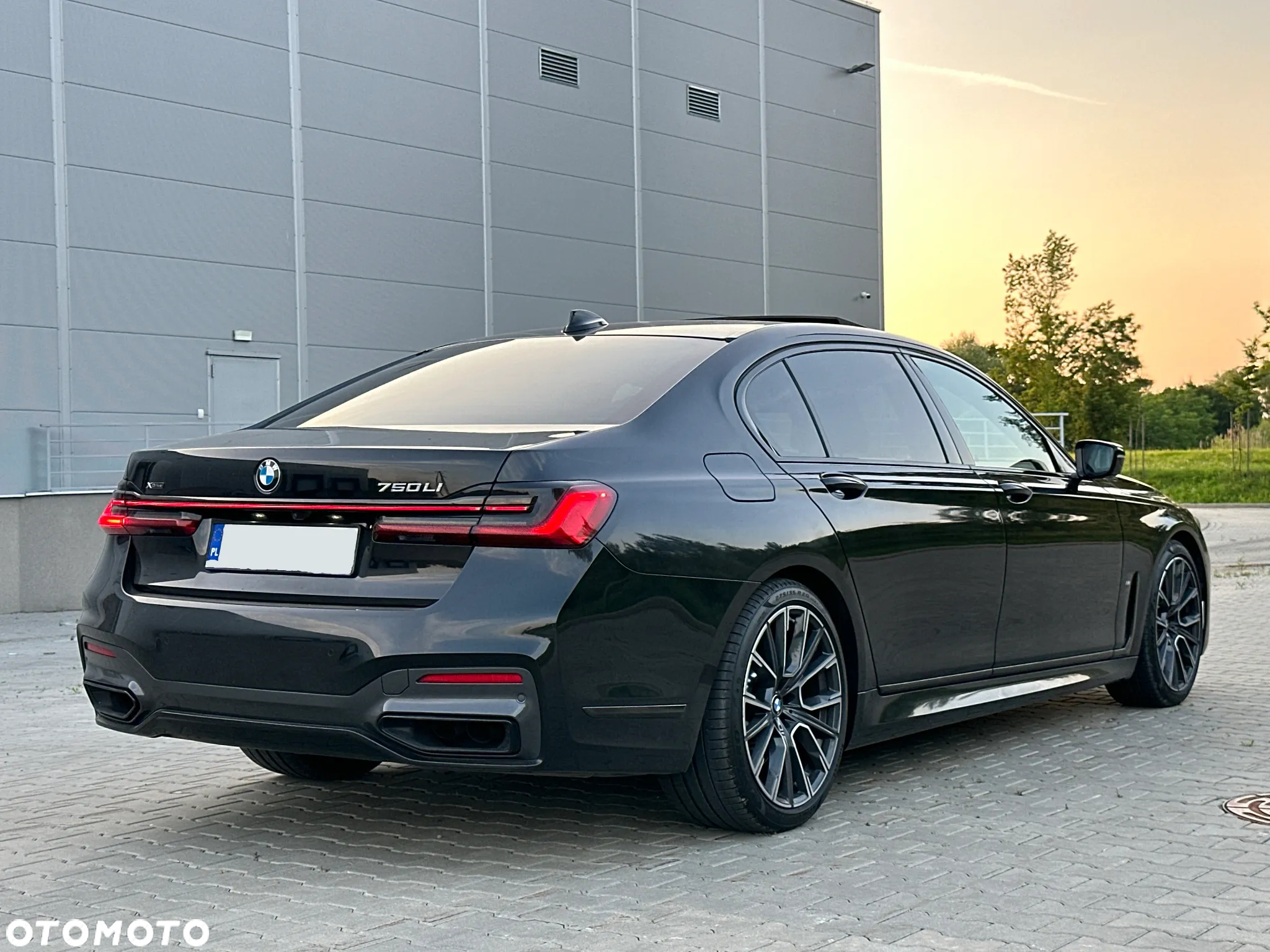 BMW Seria 7 750Li xDrive sport - 13