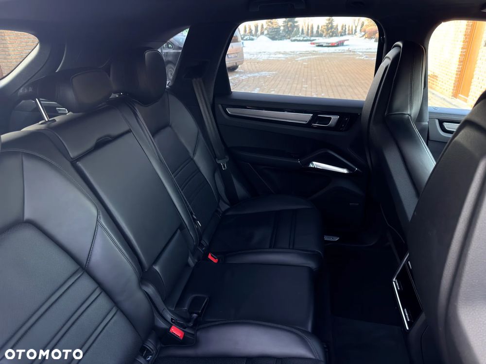 Porsche Cayenne - 22