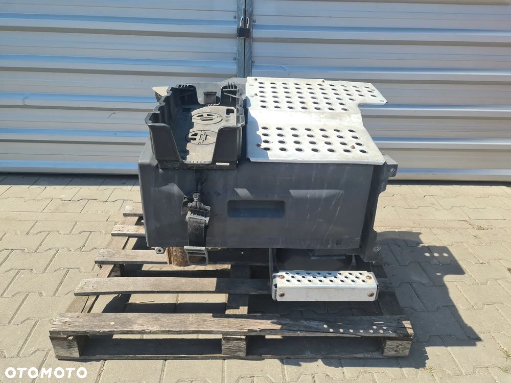 Skrzynka na akumulatory RENAULT RANGE T - 1