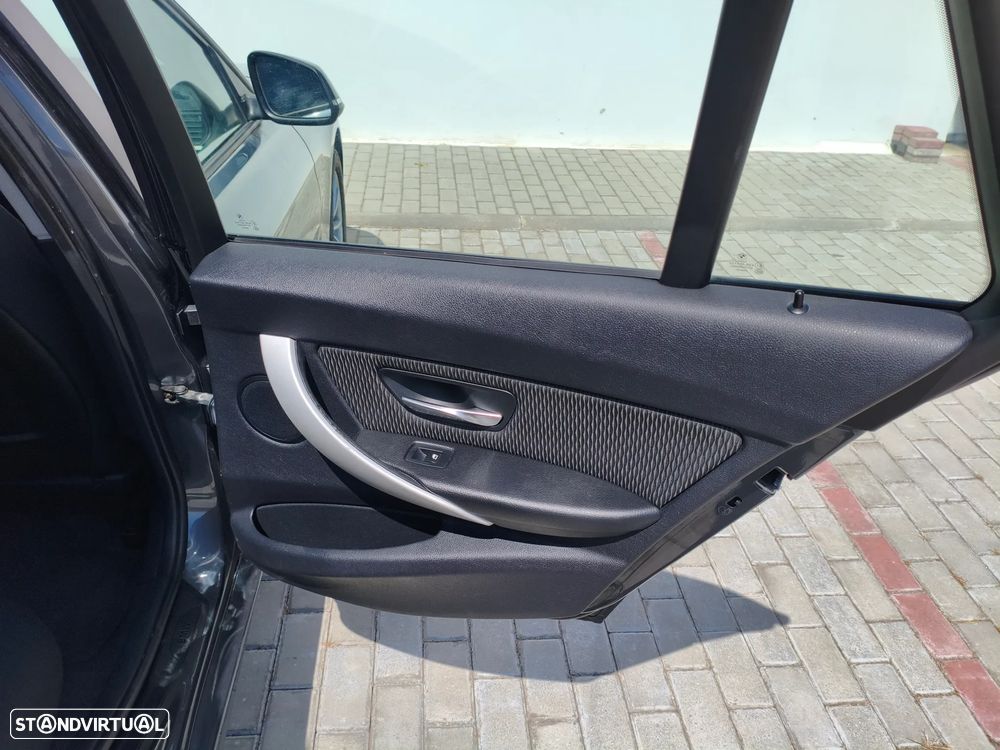 BMW 320 d Line Sport - 27