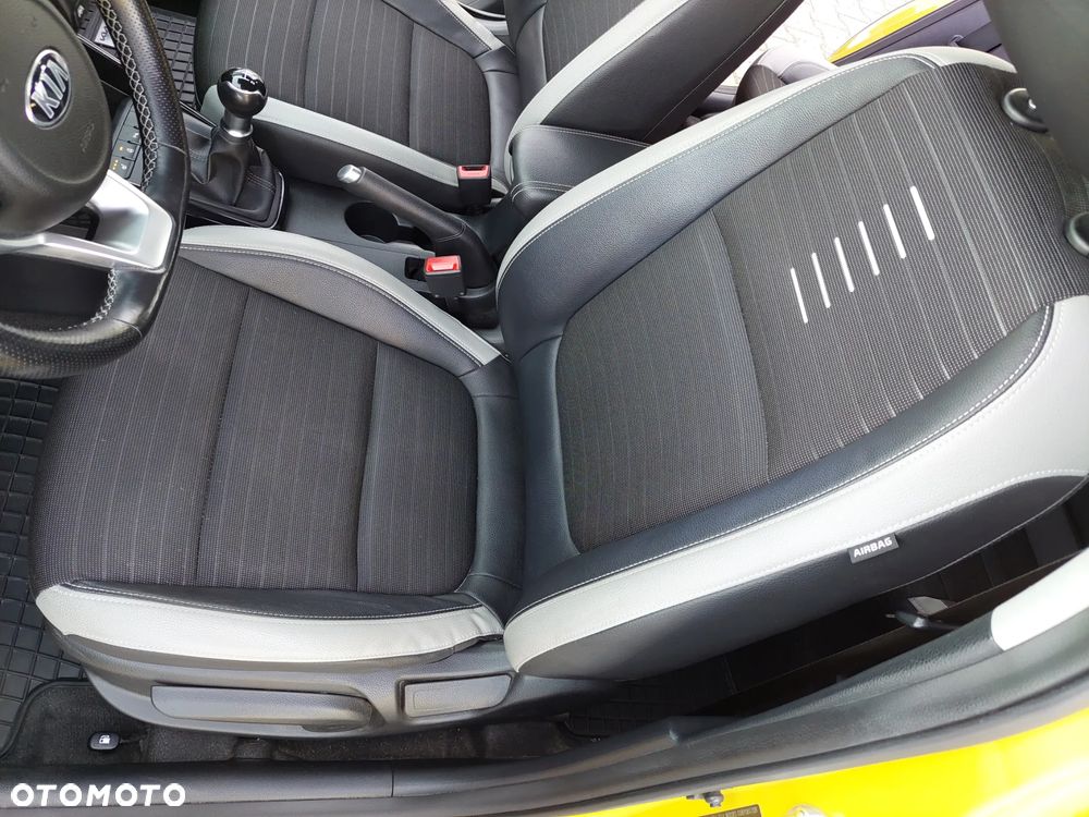 Kia Stonic 1.2 L Business Line - 25