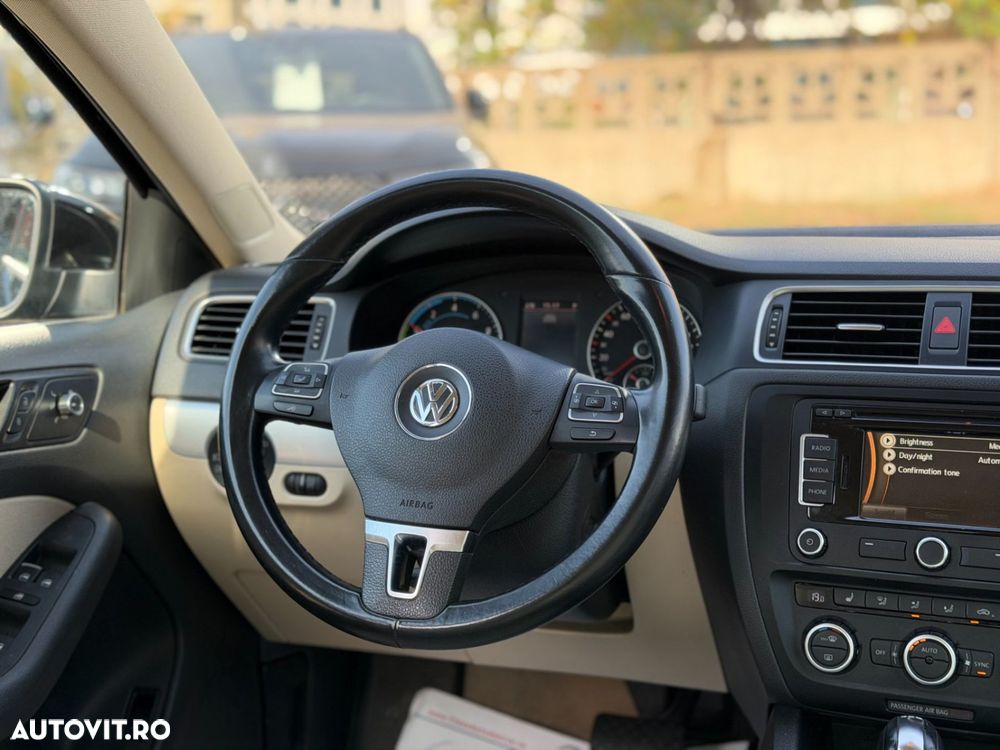 Volkswagen Jetta - 24