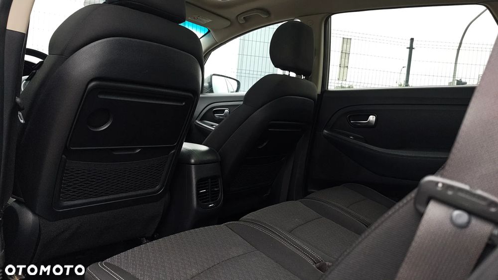 Kia Carens 1.6 GDI ISG Vision - 29