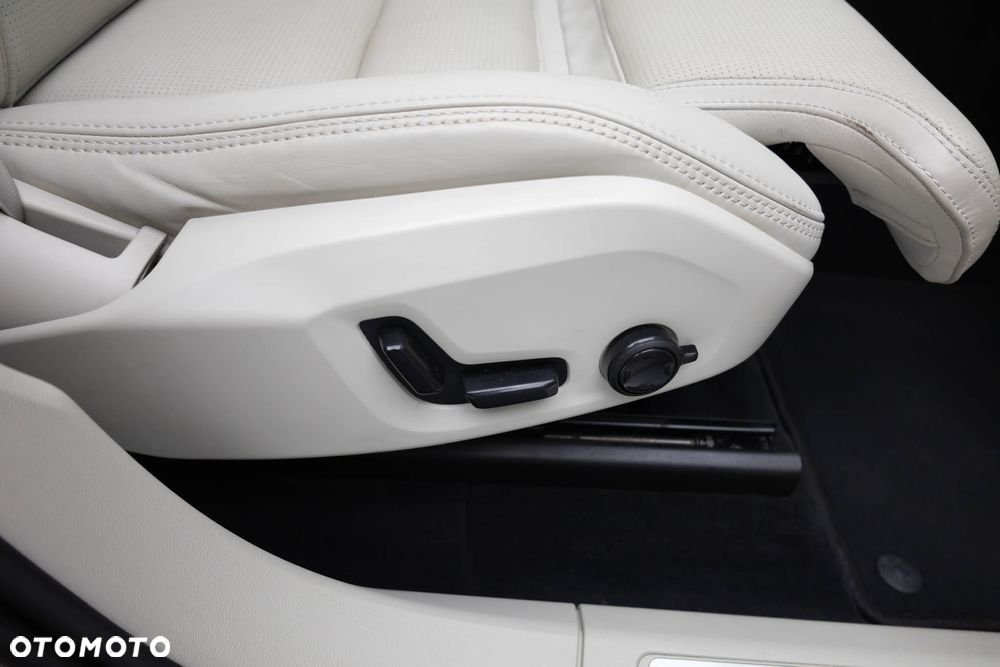 Volvo XC 60 B4 D AWD Geartronic Inscription - 34