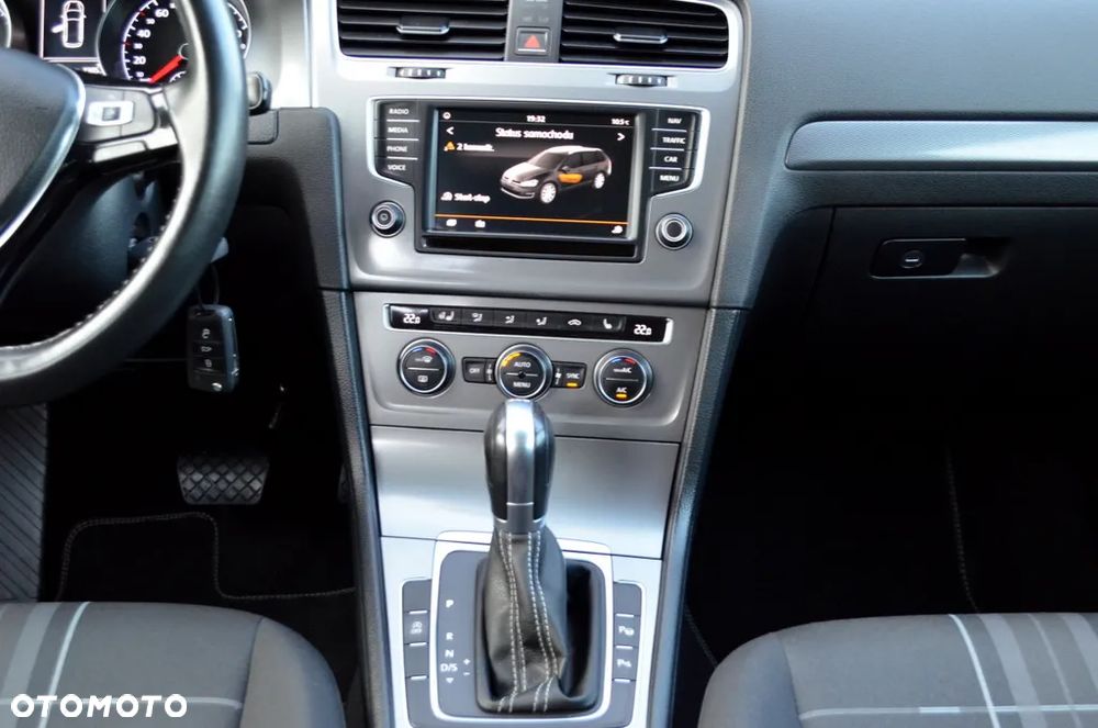 Volkswagen Golf 2.0 TDI BlueMotion Technology DSG Lounge - 25