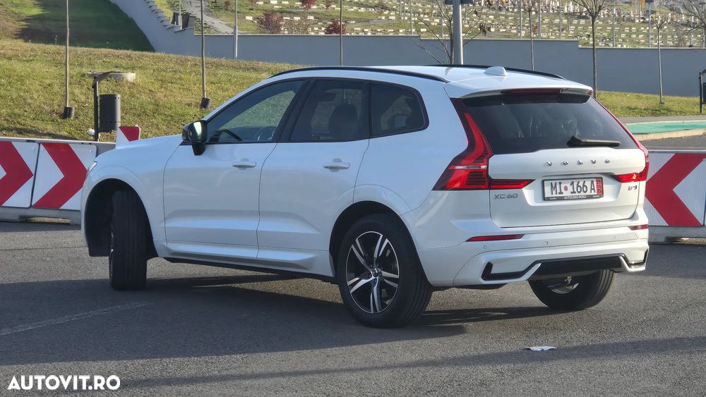 Volvo XC 60 B4 MHEV AWD R-Design - 3