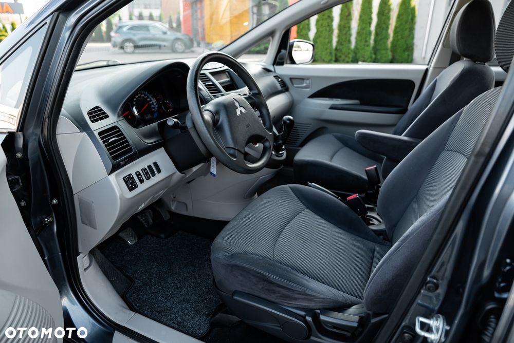 Mitsubishi Grandis 2.4 Invite - 16