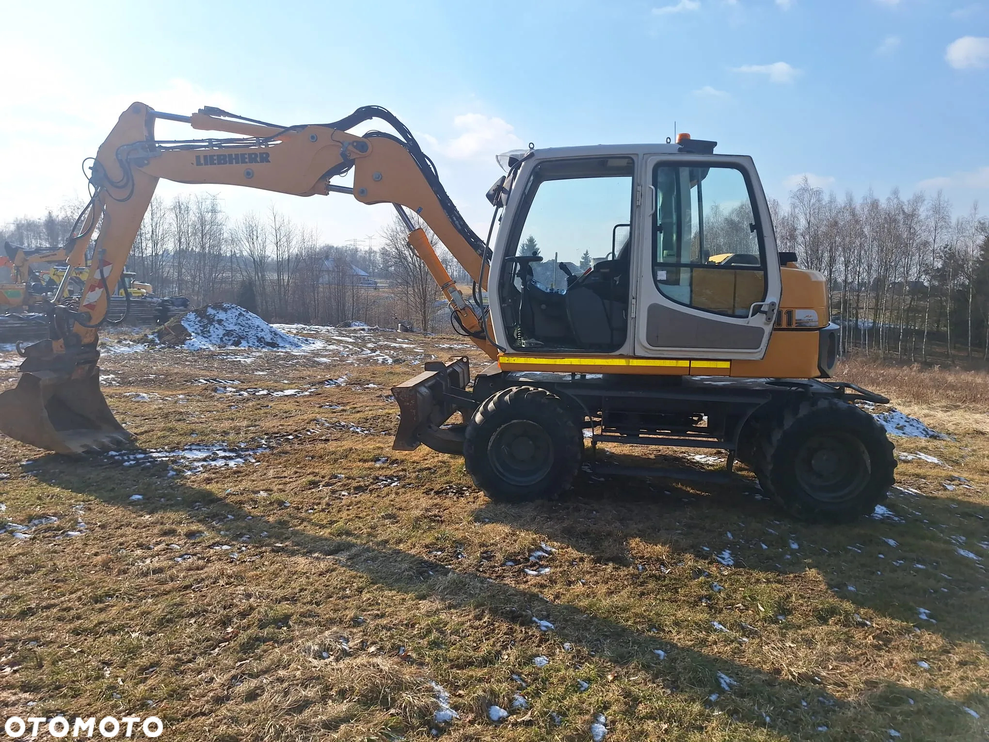 Liebherr A311 - 11