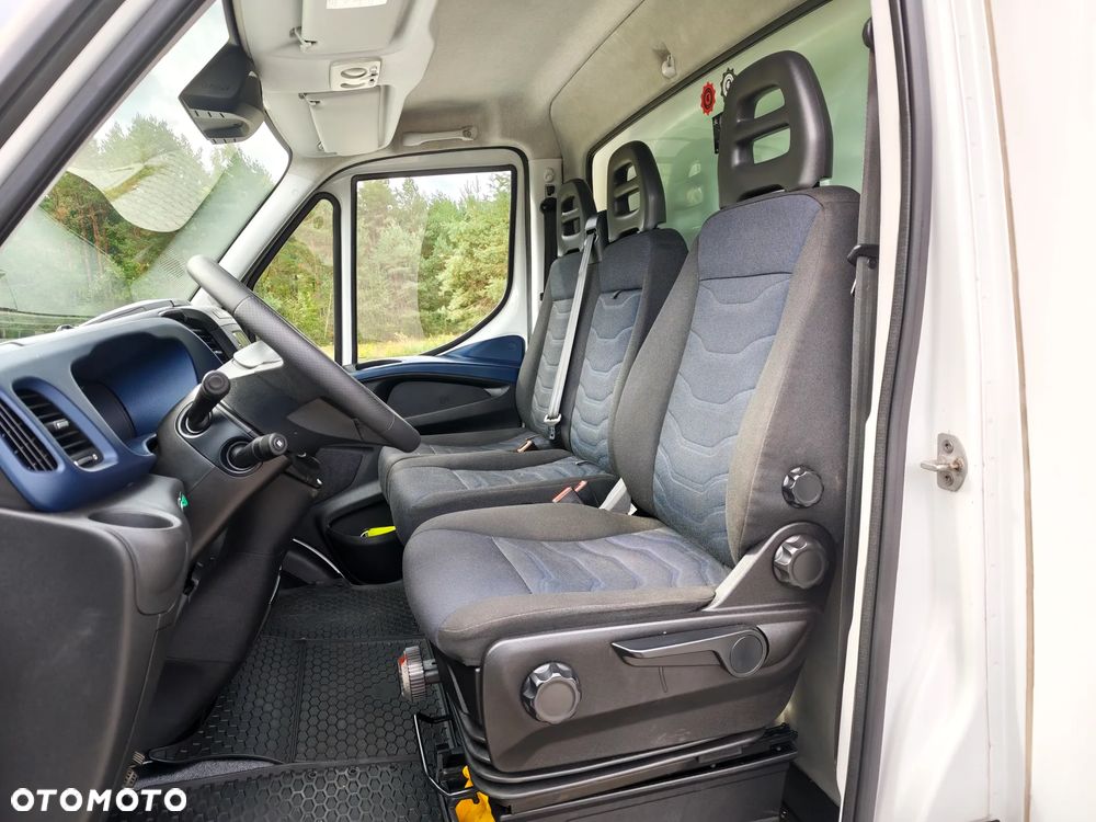 Iveco DAILY 3.0d 150KM** WINDA BAR 1000kg+UDT do 09.29r + STEROWANIE BEZPRZEWODOWE** Kontener 8-EuroPalet dł 425cm ** POLSKI SALON** 233 tyś KM** DMC do 3.5T kat.B** - 22