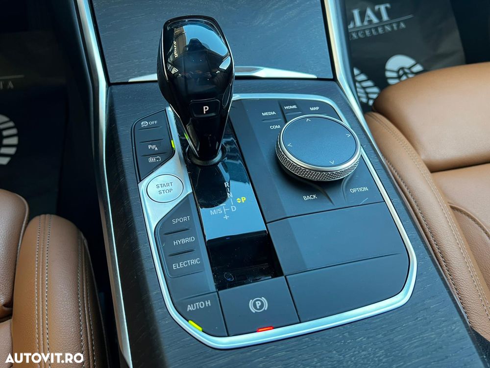 BMW Seria 3 330e Aut. Luxury Line - 16