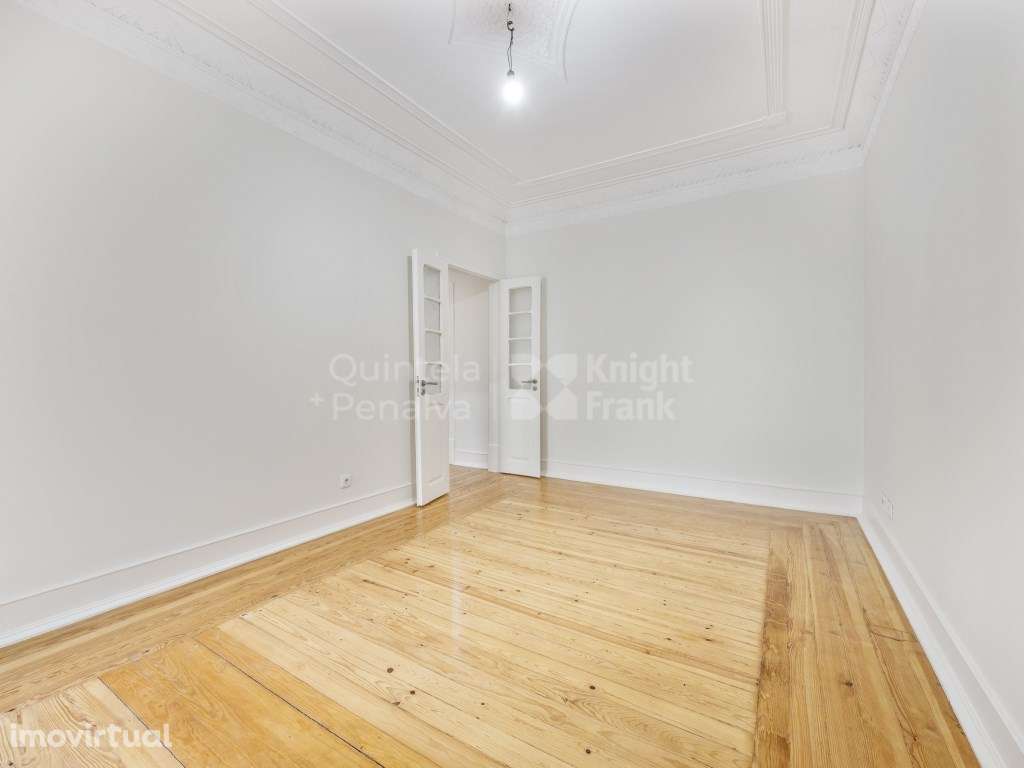 Apartamento T3+1 reabilitado nas Avenidas Novas - Grande imagem: 2/25