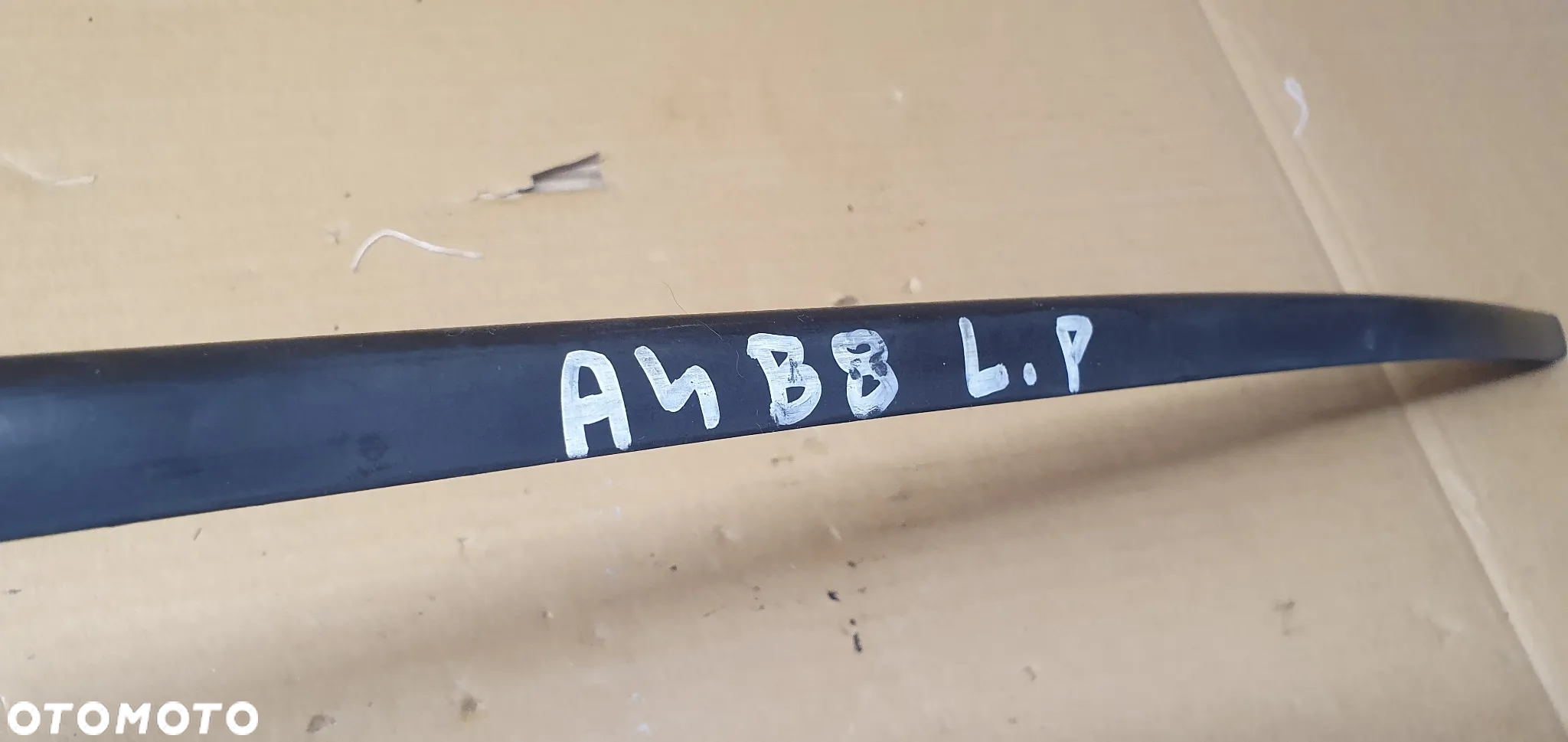 Listwa szyby czołowej lewy przód Audi A4 B8 8K0854327 - 8