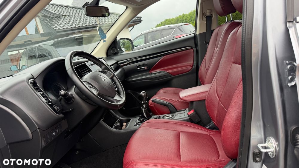 Mitsubishi Outlander 2.2 DI-D 4WD Plus - 23