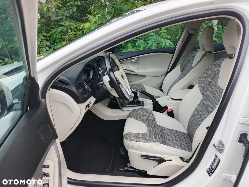 Volvo V40 - 24