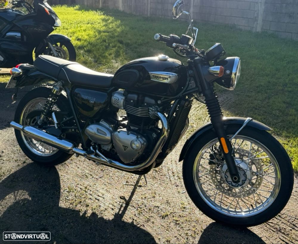 Triumph Bonneville T100 - 1