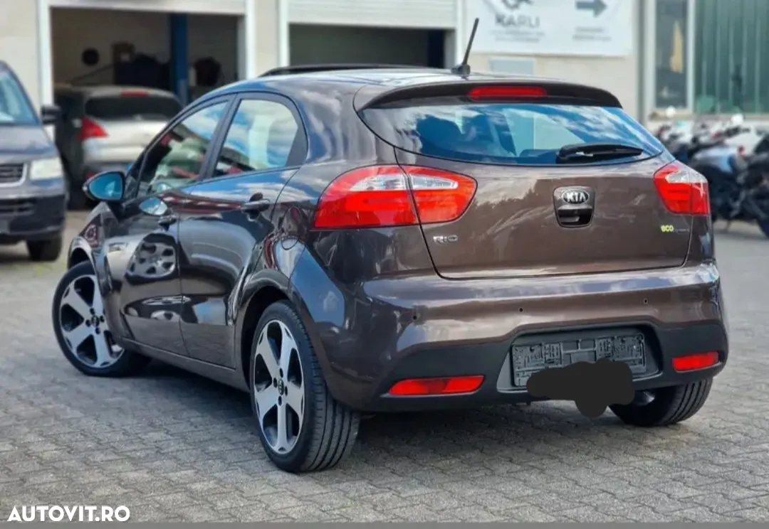 Kia Rio 1.4 Fifa World Cup Edition - 11