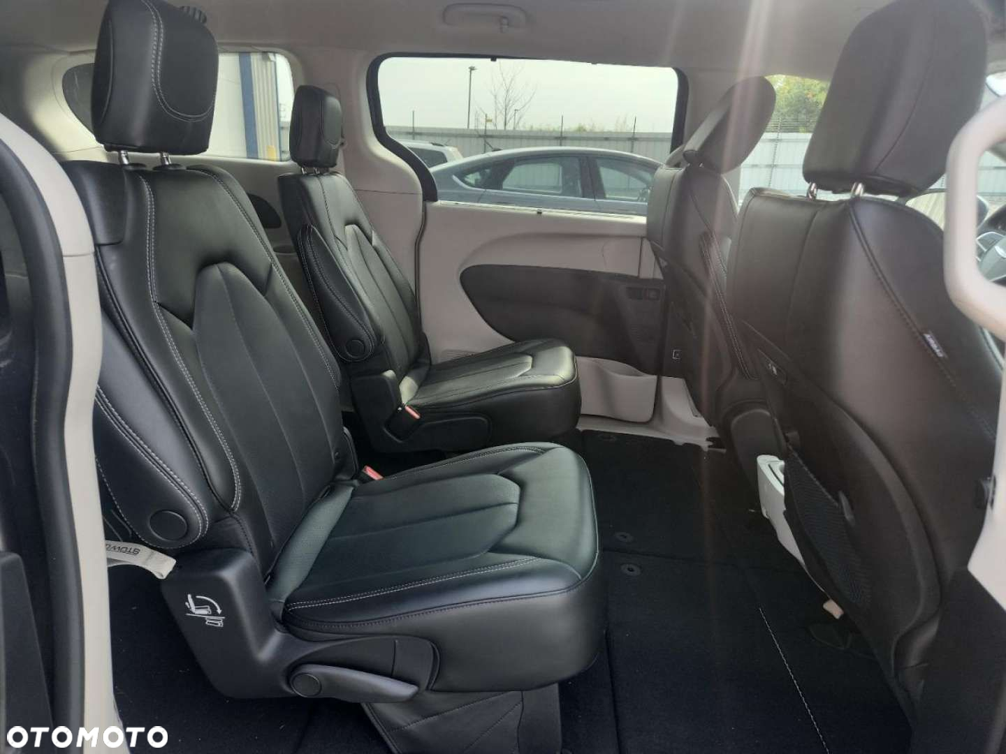 Chrysler Pacifica - 3