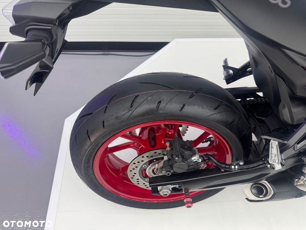 Suzuki GSX - 18