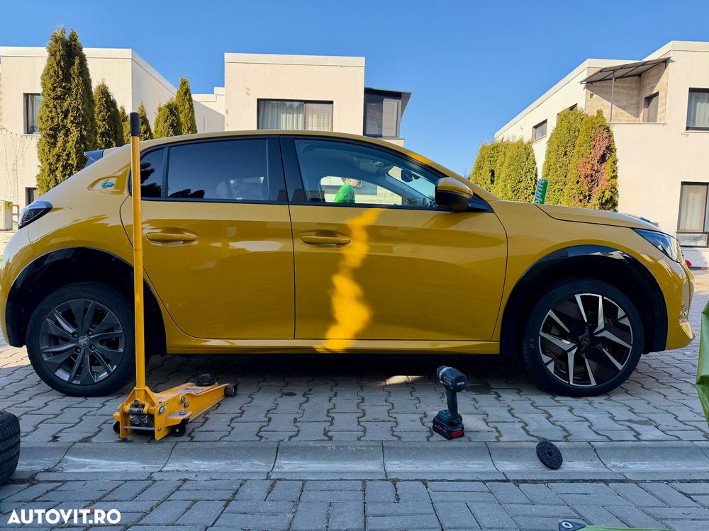 Peugeot 208 e-208 Allure - 23