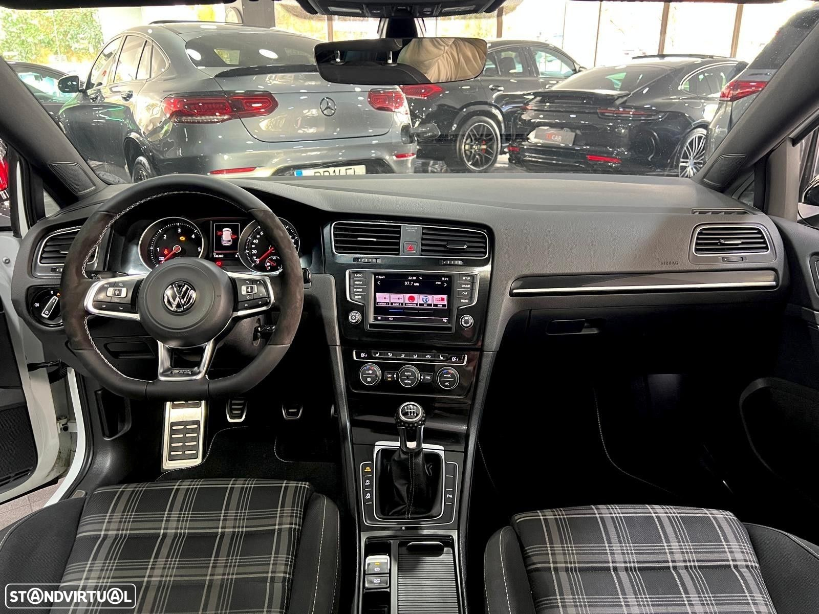 VW Golf 2.0 TDi GTD - 44