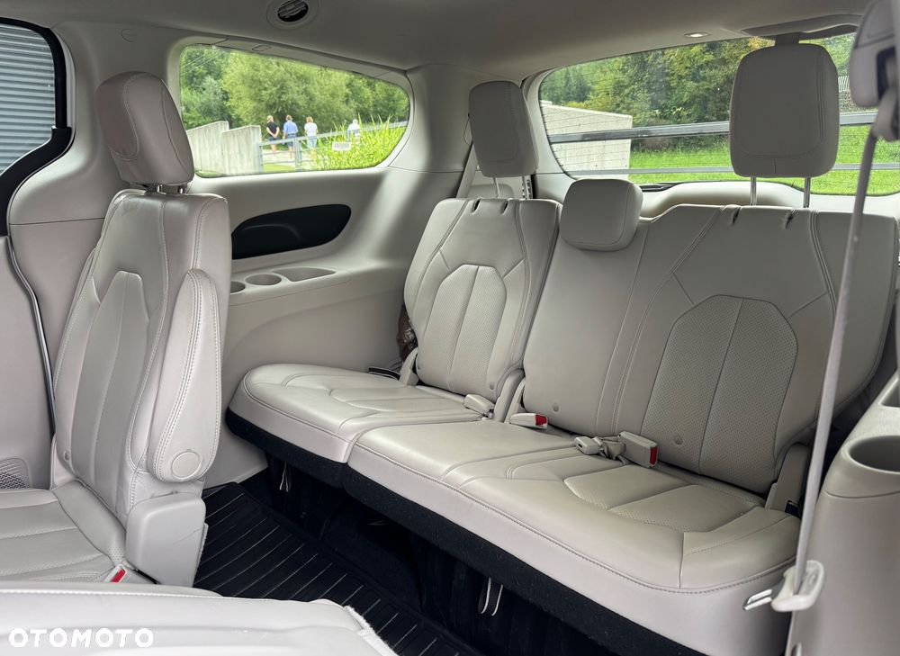 Chrysler Pacifica - 13