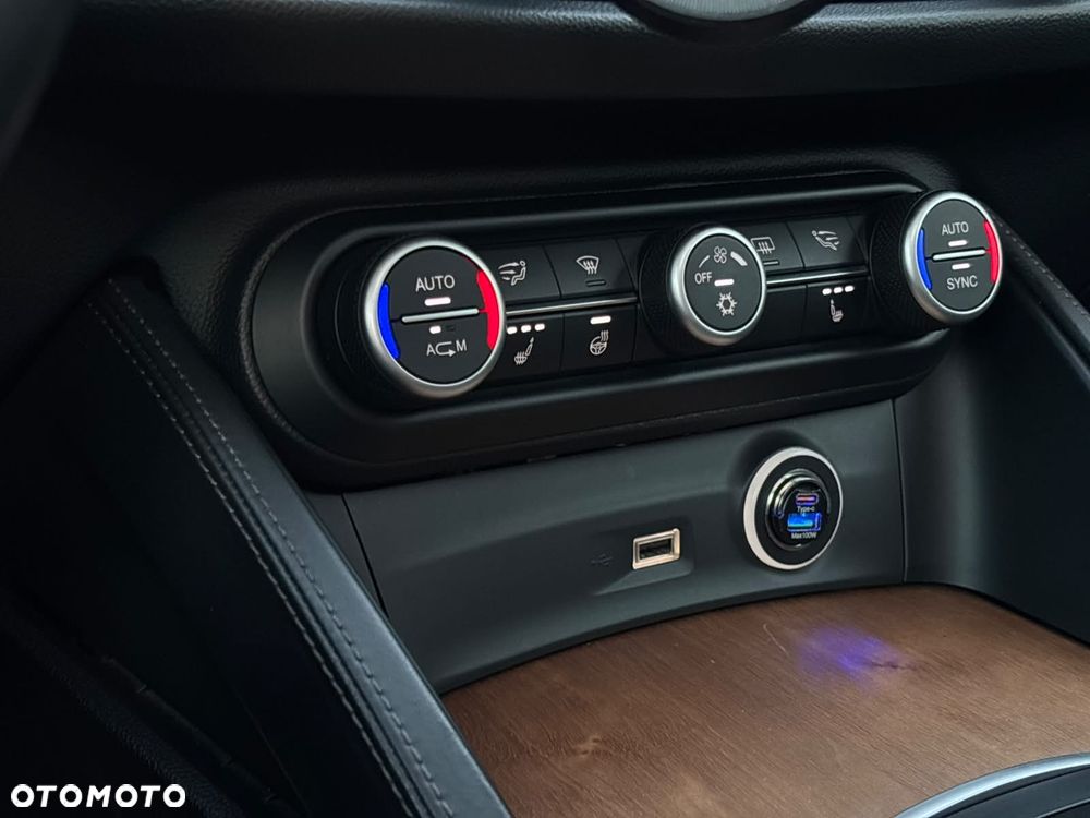 Alfa Romeo Stelvio 2.0 Turbo 16V AT8-Q4 First Edition - 37
