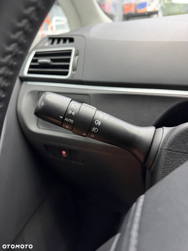 Toyota Verso 1.8 Premium 7os - 24
