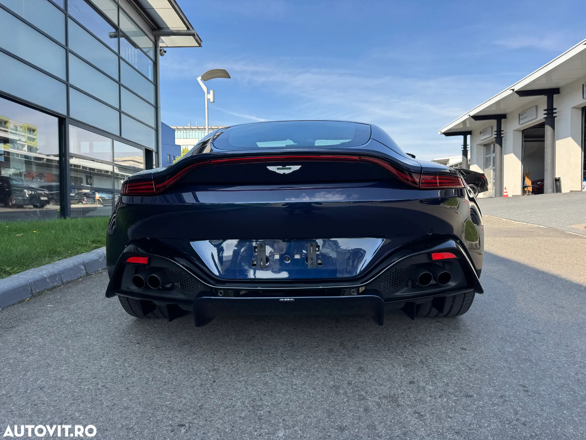 Aston Martin V8 Vantage - 15