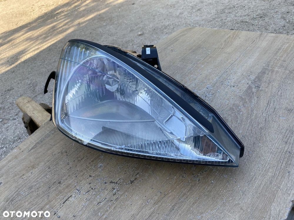 LAMPA PRZEDNIA PRAWA FORD FOCUS MK1 98-01 XS41-13005 - 2