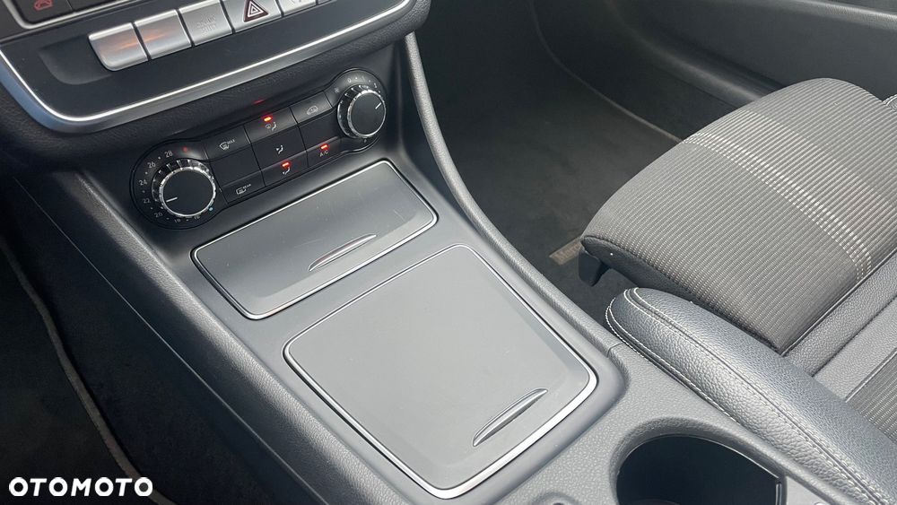 Mercedes-Benz CLA 180 7G-DCT AMG Line - 16