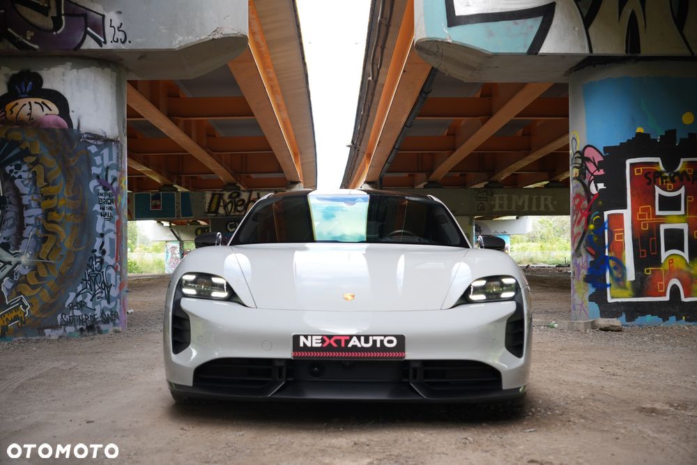 Porsche Taycan Turbo S - 2